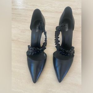 Women’s size 10 3 1/2” heels Michael Kors pump. Gorgeous and sexy strap.